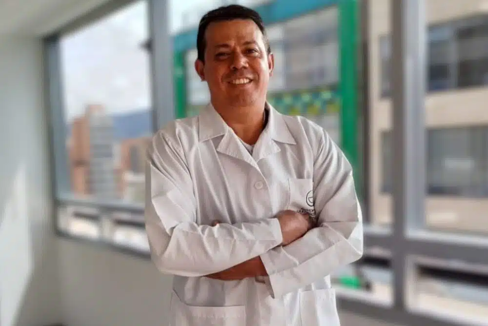 DR MANUEL URANGO GASTROPEDIATRA Photoroom